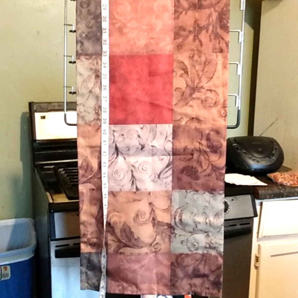 Table runner. Mainstay